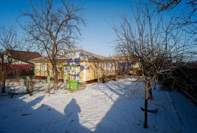 Teren de 2200 mp si casa in sat Voinesti, langa biserica - 1