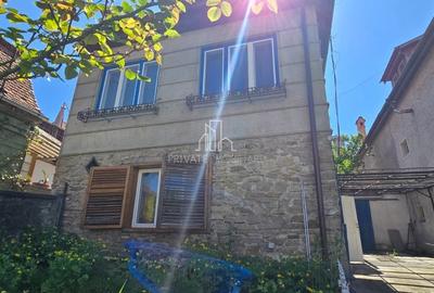 Casă individuală cu 4 camere cu Canalizare în Central - 1