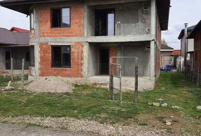 Casă cu 4 camere cu Teren 300 Mp în Căpățânești - 9