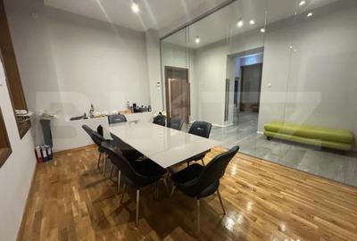 Spațiu comercial, de 45 mp, în Central - 4