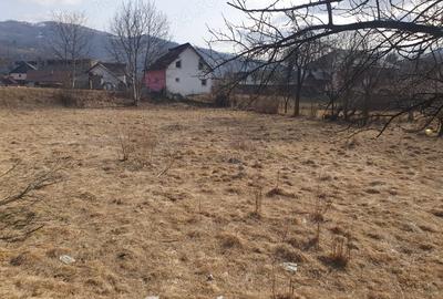 Teren de 2150 mp, în Central - 1