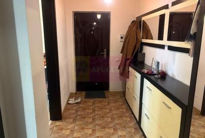 Apartament cu 3 camere semidecomandat în Est - 1