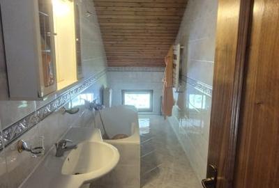 Casă individuală cu 12 camere cu Canalizare în Calea Moroieni - 25