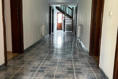 Spațiu comercial, de 400 mp, în Central - 4