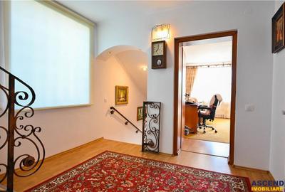 Spațiu comercial, de 487 mp, în Central - 8