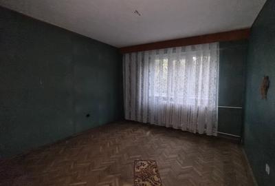 Tomis 1 - ap 3 cam, et 4/4 , gaze la usa (necesita renovare) - 14