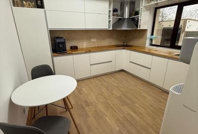 Casă cu 4 camere cu Teren 270 Mp în Mogoșoaia