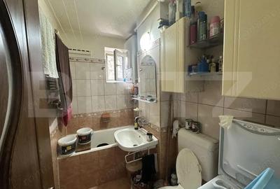 Apartament cu 3 camere decomandat în Botizului