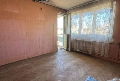 Apartament cu 3 camere semidecomandat în Drumul Taberei