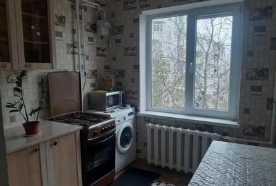 Inchiriez un apartament cu 1 camera in zona Semi-Centrala - 1