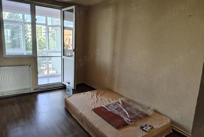 Apartament cu 3 camere semidecomandat în Berceni - 1