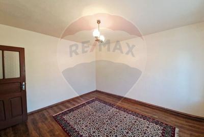 Casa / Vila  str. Ana Ipatescu S+P+1 , 5 camere , teren - 252 mp - 14