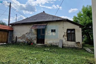 Casă cu 3 camere cu Canalizare în Central