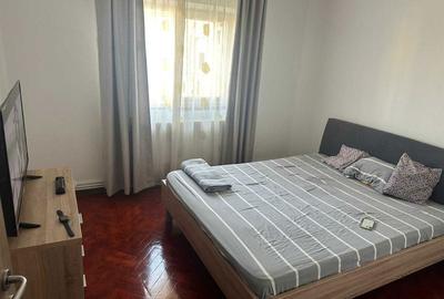 Apartament cu 3 camere semidecomandat în Girocului - 1
