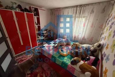 4 Camere Etaj 2 George Enescu Foarte spatios Liber 96mp An 1984 - 2