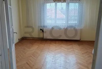 Casă cu 11 camere cu Teren 339 Mp în Central - 13