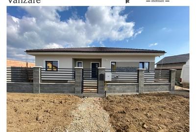 Casă cu 4 camere în Bucovăț (Remetea Mare)