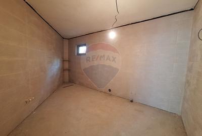 Casă / Vilă la gri aproape gata sa devina " acasa" ! - 15