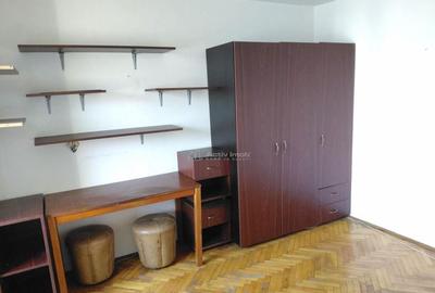Apartament cu 2 camere nedecomandat în Decebal