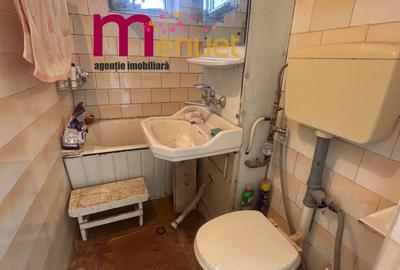 Apartament 3 camere,str.Alunisului,etaj 3 - 4