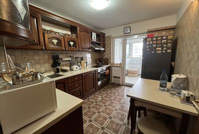 Apartament cu 3 camere decomandat în Independenței - 3