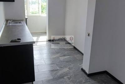 Apartament cu 3 camere decomandat în Central - 3