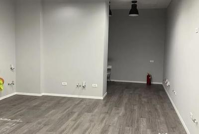 Spațiu comercial, de 263 mp, în - 2