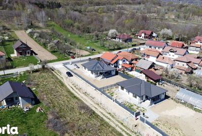 Casă cu 4 camere cu Canalizare în Central - 4