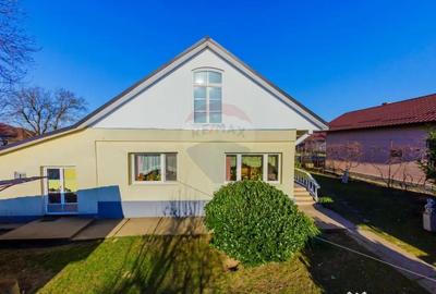 Casă cu 5 camere cu Teren 2490 Mp în Țicău - 1