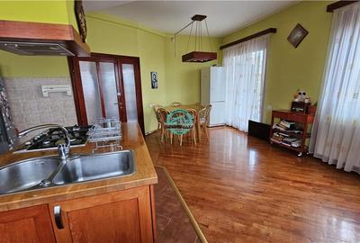 Vand casa de 380 mp, cu teren de 3500 mp in Sangeorgiu de Mures - 3