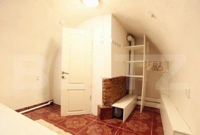 Apartament cu 5 camere decomandat în Central