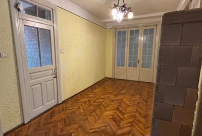 Vanzare apartament cinci camere vila D+P+2 Medicina Cotroceni - 9
