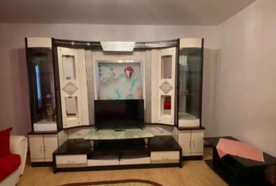 Apartament cu 2 camere decomandat în Rovine