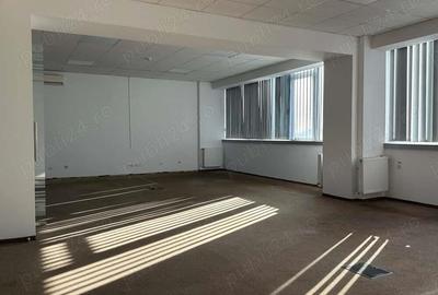 Spațiu comercial, de 400 mp, în Titan - 4