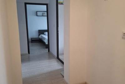 Apartament cu 3 camere decomandat în Est