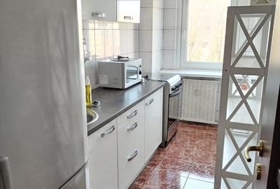 Garsonieră decomandată în Titan