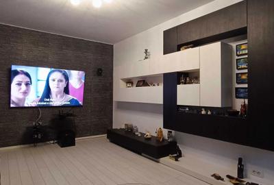 Apartament cu 3 camere decomandat în Dacia