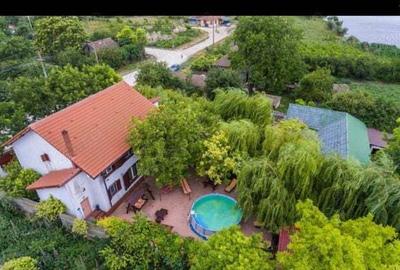 Casă cu 7 camere cu Teren 4000 Mp în Conacu - 1