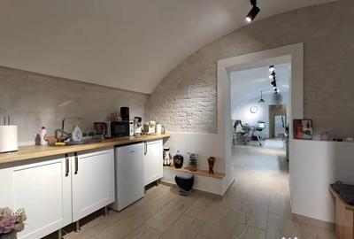 Apartament cu 4 camere semidecomandat, mobilat în Central - 8