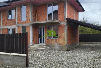 Casă cu Teren 400 Mp în Goranu