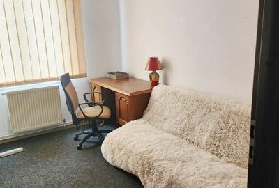 Apartament cu 3 camere decomandat în Tractorul - 15