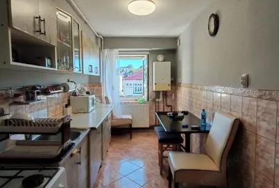 Apartament cu 2 camere decomandat în Central - 3