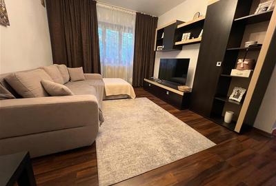 Apartament cu 3 camere semidecomandat în Podu Roș - 1