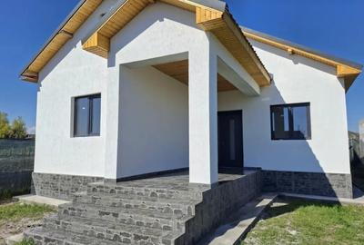 Casă cu 3 camere în Central - 1
