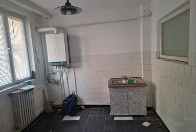 Apartament cu 3 camere semidecomandat în Mărăței - 3