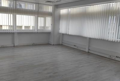 Spațiu comercial, de 100 mp, în Central - 4