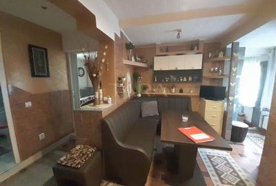 Apartament cu 3 camere decomandat, mobilat în Central