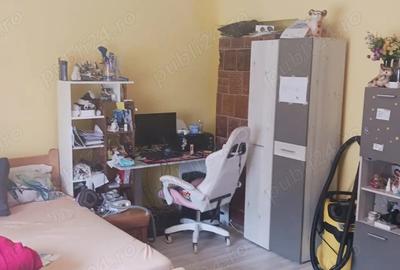 Vand casa la curte comuna