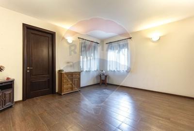 Casă individuală cu 9 camere cu Teren 1526 Mp în Mogoșoaia - 12
