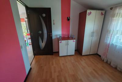 Inchiriez Apartament decomandat 2 cam in Vila la Curte Km 5 - 1